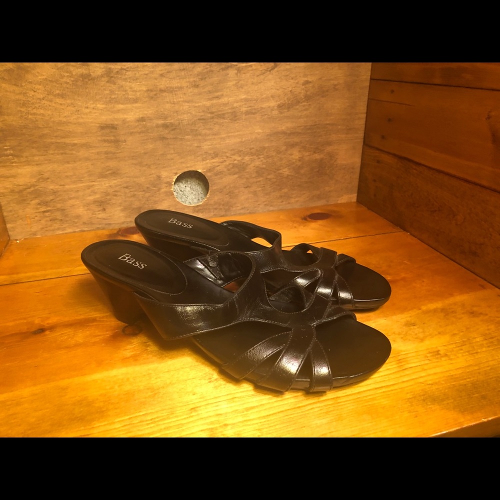 Bass sandals